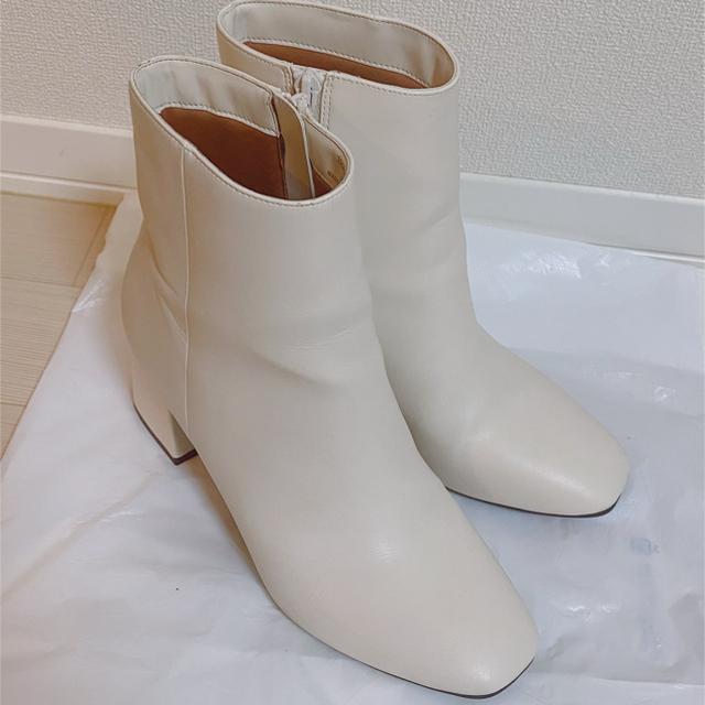 GU(ジーユー)の【美品】GU ファインフィットスクエアトゥヒールブーツ レディースの靴/シューズ(ブーツ)の商品写真