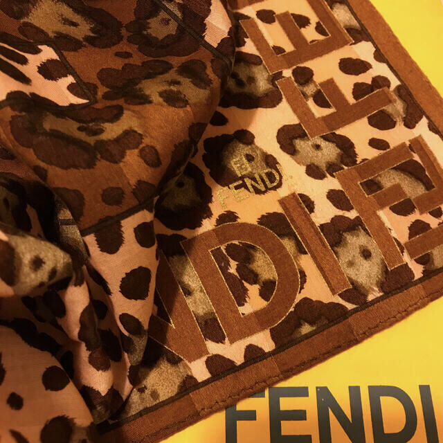 FENDI - 専用🌹フェンディ ハンカチスカーフ 大判 ビッグズッカ レオパード柄の通販 by haru ’s shop｜フェンディならラクマ
