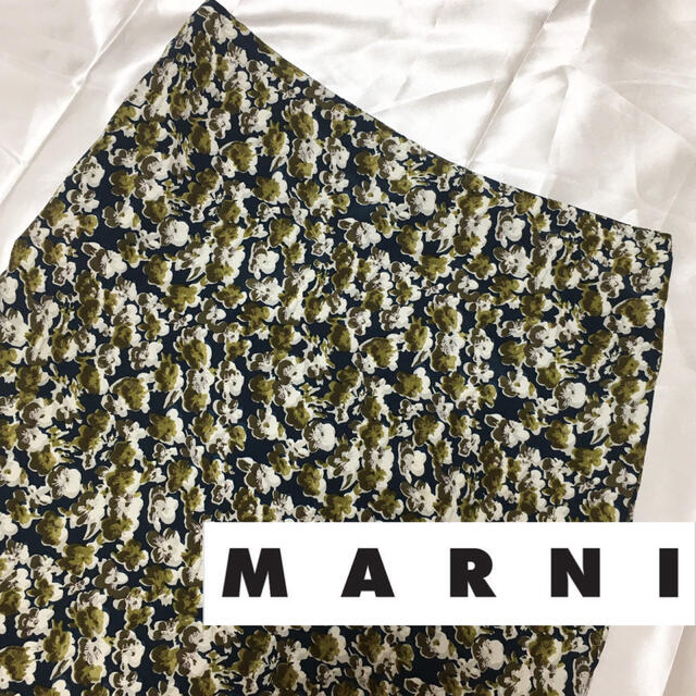 Marni(マルニ)のM004 マルニMARNIグリーン人気プリント花柄スカート　年末断捨離セール レディースのスカート(ひざ丈スカート)の商品写真