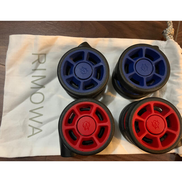 rimowa リモワ  ホイール　タイヤ　赤　青　カラー　純正　4個レディース
