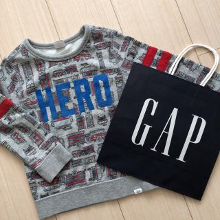 ベビーギャップ(babyGAP)の《即日発送》babyGAP 消防車 総柄トレーナー 100センチ(ニット)