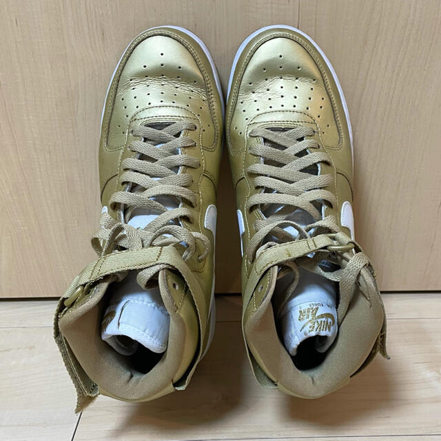 NIKE(ナイキ)のNIKE - AIR FORCE1 HIGH " METALLIC GOLD " メンズの靴/シューズ(スニーカー)の商品写真