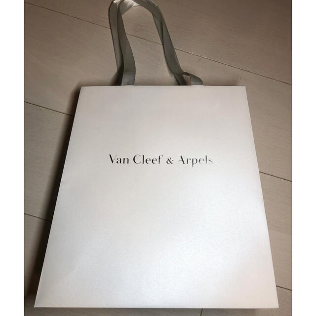 Van Cleef & Arpels(ヴァンクリーフアンドアーペル)のVan Cleef & Arpels 紙袋 レディースのバッグ(ショップ袋)の商品写真