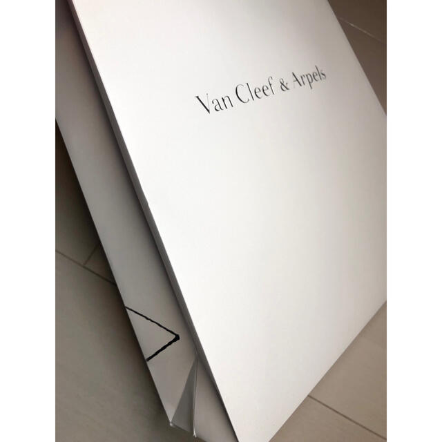 Van Cleef & Arpels(ヴァンクリーフアンドアーペル)のVan Cleef & Arpels 紙袋 レディースのバッグ(ショップ袋)の商品写真