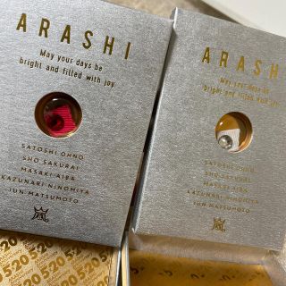 アラシ(嵐)の嵐 スワロフスキー 赤、シルバーセット(アイドルグッズ)