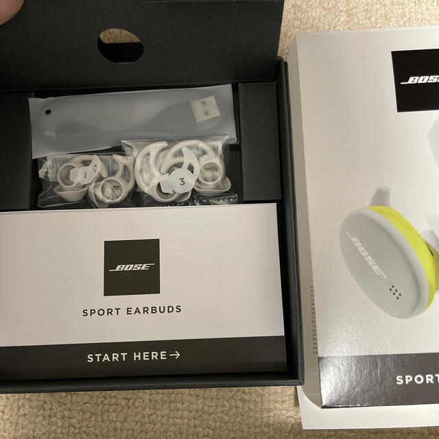 BOSE(ボーズ)のBose Sport Earbuds グレーシアホワイト　美品 スマホ/家電/カメラのオーディオ機器(ヘッドフォン/イヤフォン)の商品写真