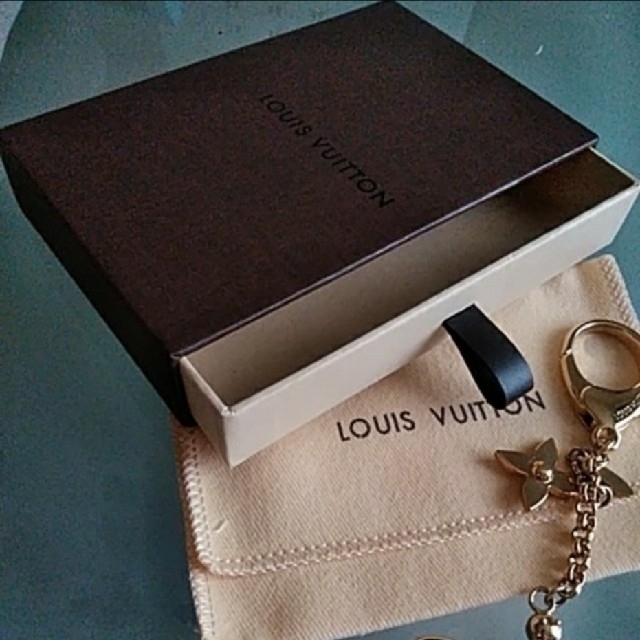 LOUIS VUITTON(ルイヴィトン)の値下げ!美品、珍しい！LOUIS VULTTONの蜂のチャームキーホルダー レディースのアクセサリー(チャーム)の商品写真