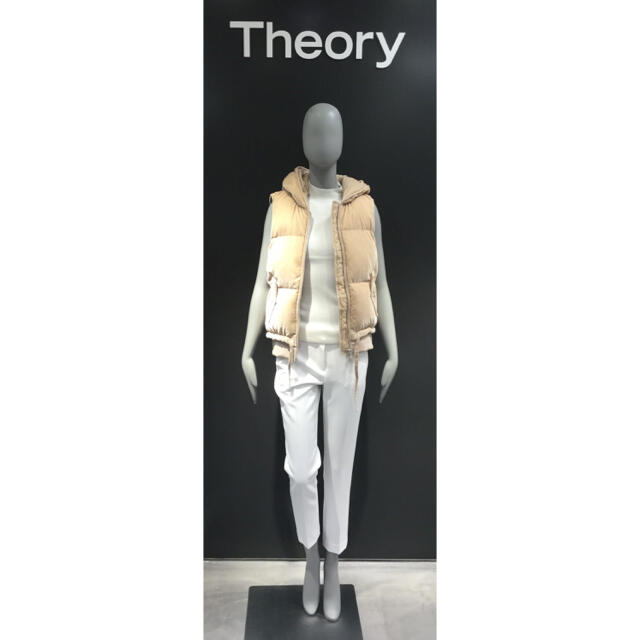 theory(セオリー)のTheory ダウンベスト ベージュ レディースのジャケット/アウター(ダウンベスト)の商品写真