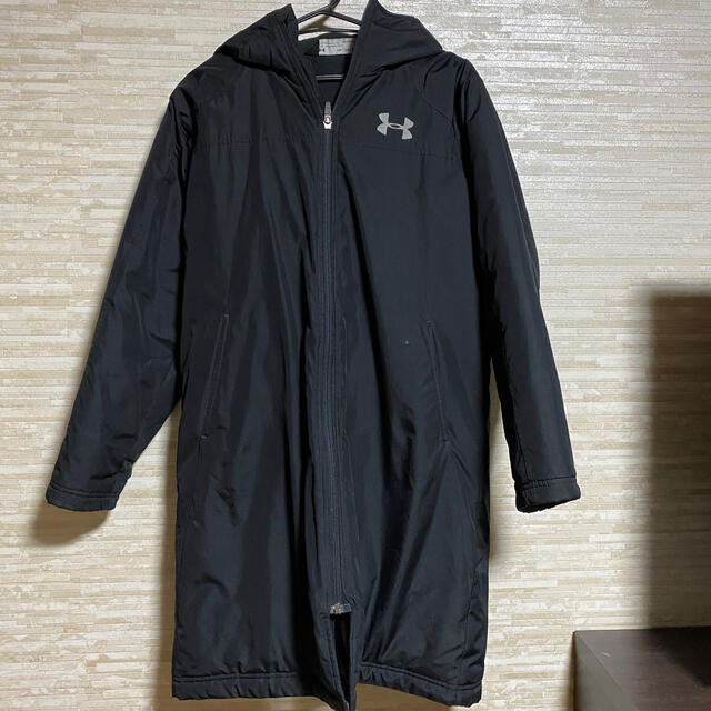 UNDER ARMOUR(アンダーアーマー)のアンダーアーマー　　ベンチコート　160 ブラック キッズ/ベビー/マタニティのキッズ服男の子用(90cm~)(コート)の商品写真