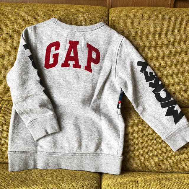 babyGAP(ベビーギャップ)のgap baby トレーナー グレー ミッキー 100〜105サイズ キッズ/ベビー/マタニティのキッズ服男の子用(90cm~)(Tシャツ/カットソー)の商品写真