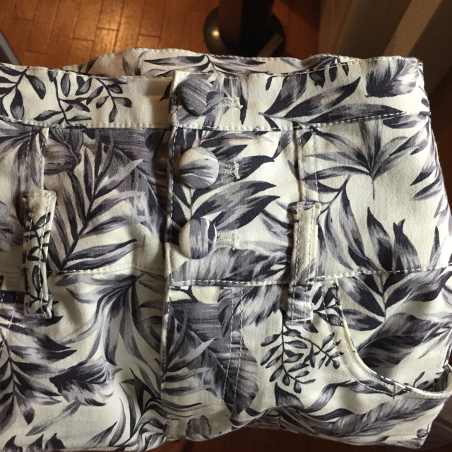 VENCE(ヴァンス)のボタニカルタイトスカート レディースのスカート(ひざ丈スカート)の商品写真