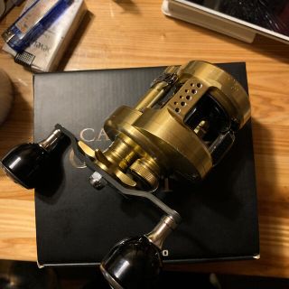 シマノ(SHIMANO)の18カルカッタコンクエスト301(リール)