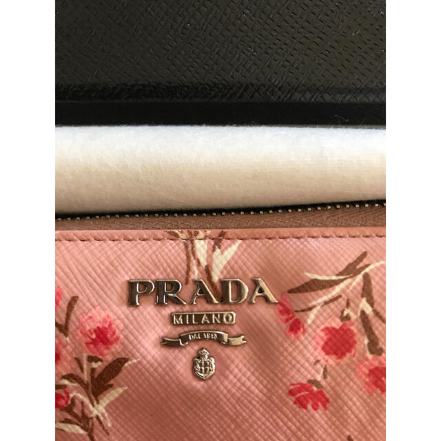 PRADA(プラダ)の【プラダ】 ラウンドファスナー長財布 サフィアーノ フラワー 花 ピンク レディースのファッション小物(財布)の商品写真