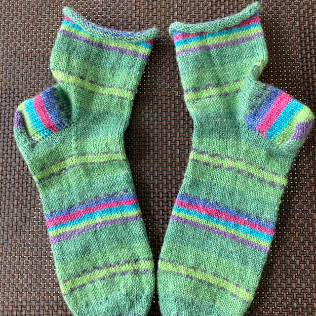 手編みの靴下 ハンドメイドのファッション小物(レッグウェア)の商品写真