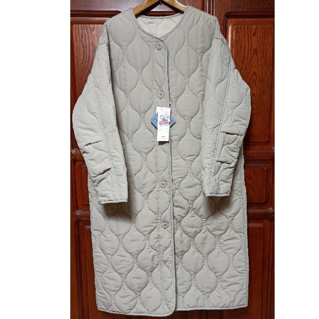 しまむら(シマムラ)のプチプラのあや　キルティングコート新品　中肌色 レディースのジャケット/アウター(ロングコート)の商品写真
