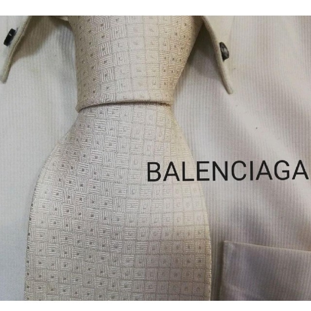 Balenciaga(バレンシアガ)のネクタイ二本おまとめ　バレンシアガ&BURBERRY メンズのファッション小物(ネクタイ)の商品写真