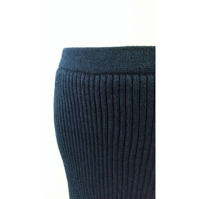 OZOC(オゾック)のオゾック リブニットスカート ミモレ丈 38 濃紺 美品 M OZOC レディースのスカート(ロングスカート)の商品写真