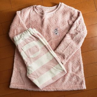 ユニクロ(UNIQLO)のユニクロ　フリースパジャマ　ディズニーデザイン　女の子　120センチ(パジャマ)