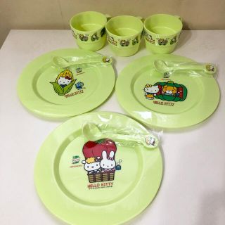 サンリオ(サンリオ)の【新品】HELLO KITTY 食器セット　キティちゃん(キャラクターグッズ)