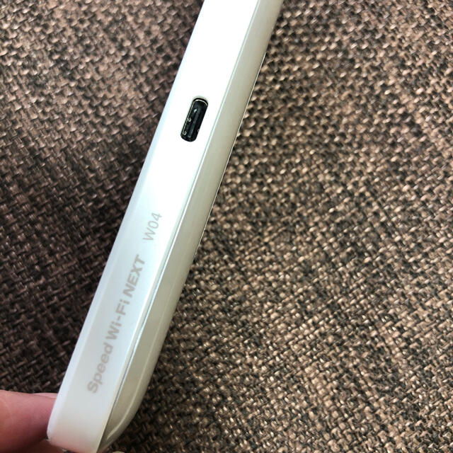 au(エーユー)の【中古品】WiMAX2+ Speed Wi-Fi NEXT W04 スマホ/家電/カメラのスマートフォン/携帯電話(その他)の商品写真