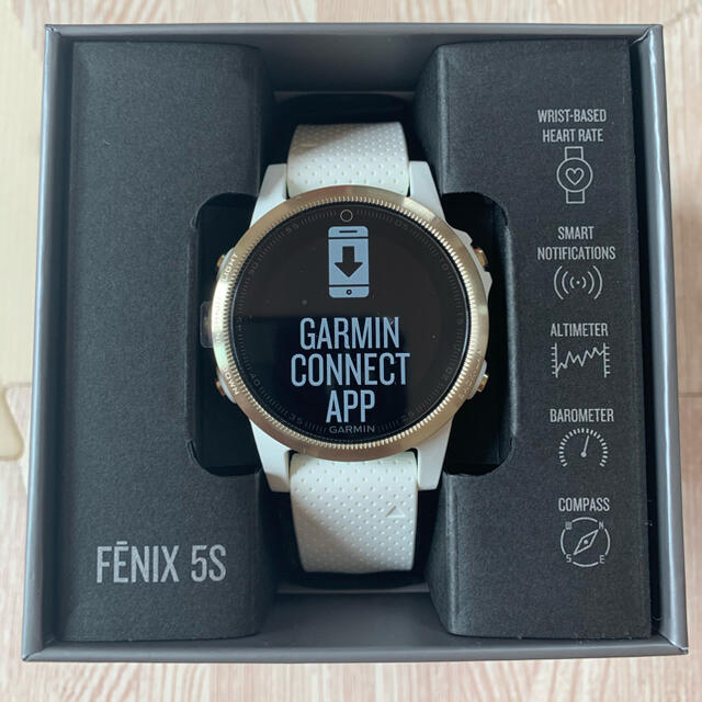 GARMIN(ガーミン)のGarmin ガーミン　GPS fenix5s サファイアゴールド メンズの時計(腕時計(デジタル))の商品写真