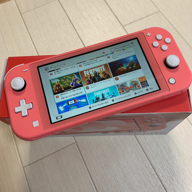 Nintendo Switch(ニンテンドースイッチ)の美品　Nintendo 任天堂　スイッチライト　コーラル　 エンタメ/ホビーのゲームソフト/ゲーム機本体(家庭用ゲーム機本体)の商品写真