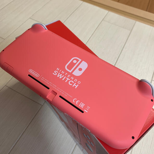 Nintendo Switch(ニンテンドースイッチ)の美品　Nintendo 任天堂　スイッチライト　コーラル　 エンタメ/ホビーのゲームソフト/ゲーム機本体(家庭用ゲーム機本体)の商品写真