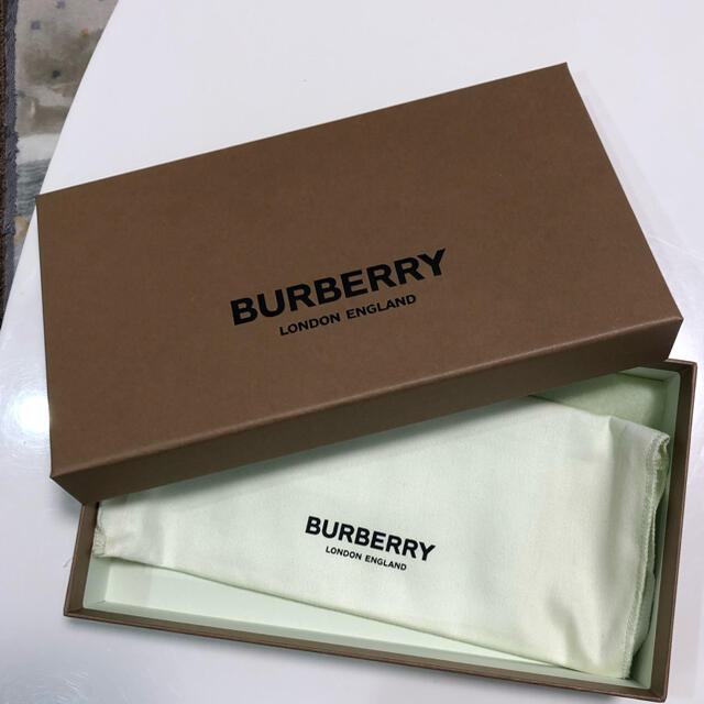 BURBERRY(バーバリー)のBURBERRY 空箱 包装紙 袋 インテリア/住まい/日用品のオフィス用品(ラッピング/包装)の商品写真