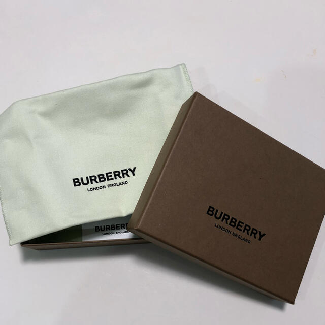 BURBERRY(バーバリー)のBURBERRY 空箱 包装紙 袋 インテリア/住まい/日用品のオフィス用品(ラッピング/包装)の商品写真