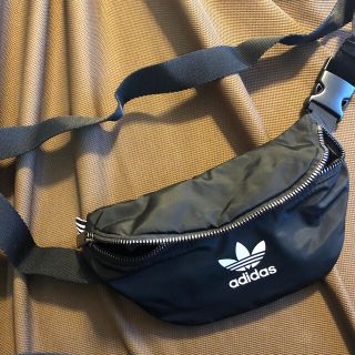 アディダス(adidas)のらいらい様専用　アディダス　ウエストポーチ(ボディバッグ/ウエストポーチ)