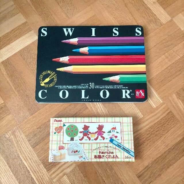 CARAN d'ACHE(カランダッシュ)のSWISS COLOR 水溶性色鉛筆 　ぺんてる 布描き くれよん 　2点セット エンタメ/ホビーのアート用品(色鉛筆)の商品写真