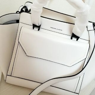 チャールズアンドキース(Charles and Keith)の専用です♪CHARLES & KEITH ホワイトバック　未使用(ショルダーバッグ)