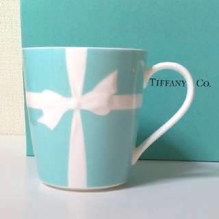 ティファニー(Tiffany & Co.)のTIFFANY&Co. ニューヨーク本店　リボン柄　マグカップ 1個　(食器)