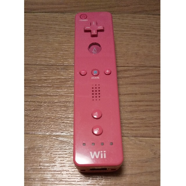 Wii(ウィー)のWiiリモコン　ピンク エンタメ/ホビーのゲームソフト/ゲーム機本体(その他)の商品写真