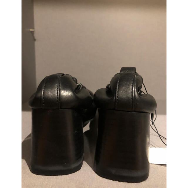 伊勢丹(イセタン)の新品 ヨシエイナバ 羊革 パンプス 23cm ブラック 黒 レディースの靴/シューズ(ハイヒール/パンプス)の商品写真