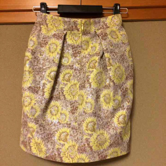 Chesty(チェスティ)のひまわり柄 スカート レディースのスカート(ひざ丈スカート)の商品写真
