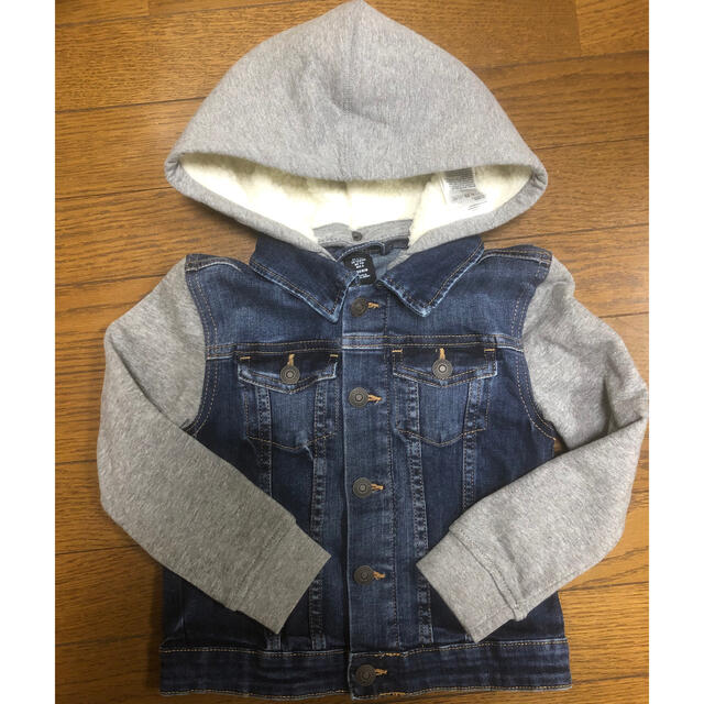 H&M(エイチアンドエム)のデニムジャケット キッズ/ベビー/マタニティのキッズ服男の子用(90cm~)(ジャケット/上着)の商品写真