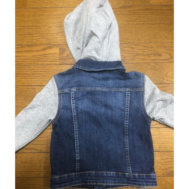 H&M(エイチアンドエム)のデニムジャケット キッズ/ベビー/マタニティのキッズ服男の子用(90cm~)(ジャケット/上着)の商品写真