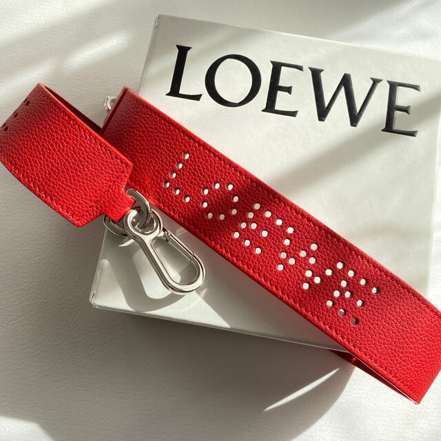 LOEWE(ロエベ)のラスト１【新品・完売カラー】LOEWE ロゴ ショルダーストラップ 単品 レディースのバッグ(その他)の商品写真
