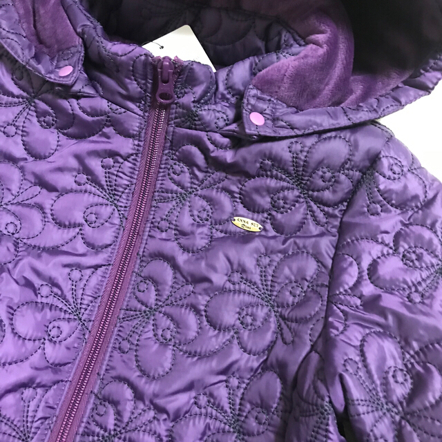 ANNA SUI mini(アナスイミニ)の今季 アナスイミニ 蝶 キルティング 中綿 ブルゾン ジャケット 120 キッズ/ベビー/マタニティのキッズ服女の子用(90cm~)(ジャケット/上着)の商品写真