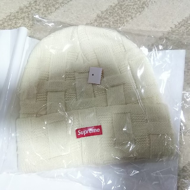 Supreme(シュプリーム)のSupreme 新品未使用ニット帽 レディースの帽子(ニット帽/ビーニー)の商品写真