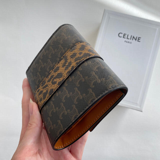 celine(セリーヌ)のラスト１【新品】CELINE セリーヌ トリオンフ レオパード 三つ折り財布 レディースのファッション小物(財布)の商品写真