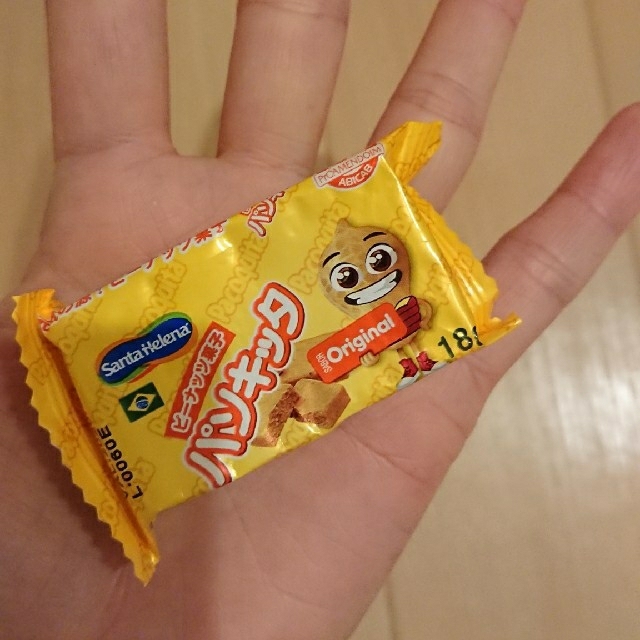 KALDI(カルディ)のお口の中でホロホロッ♪ブラジルのお菓子【パソキッタ】ピーナッツ菓子 訳あり 食品/飲料/酒の食品(菓子/デザート)の商品写真