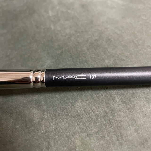 MAC(マック)のMAC137ブラシ コスメ/美容のメイク道具/ケアグッズ(ブラシ・チップ)の商品写真