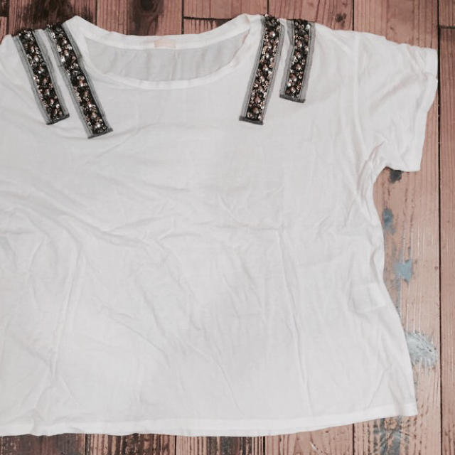 AMERICAN RAG CIE(アメリカンラグシー)のビジューつき白Ｔ レディースのトップス(Tシャツ(半袖/袖なし))の商品写真