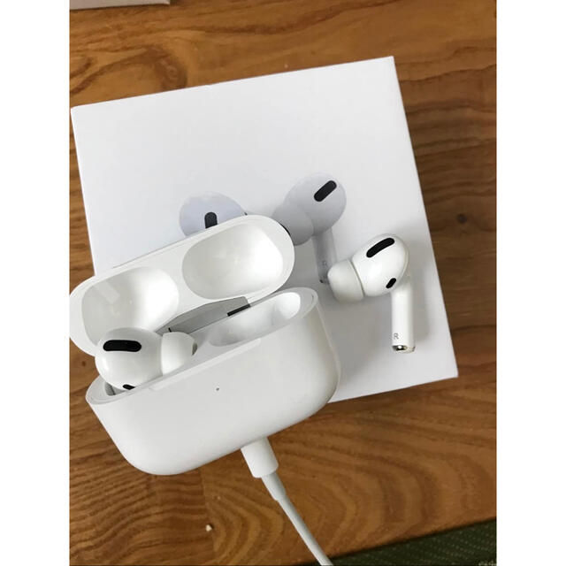 AirPods Pro  スマホ/家電/カメラのオーディオ機器(ヘッドフォン/イヤフォン)の商品写真