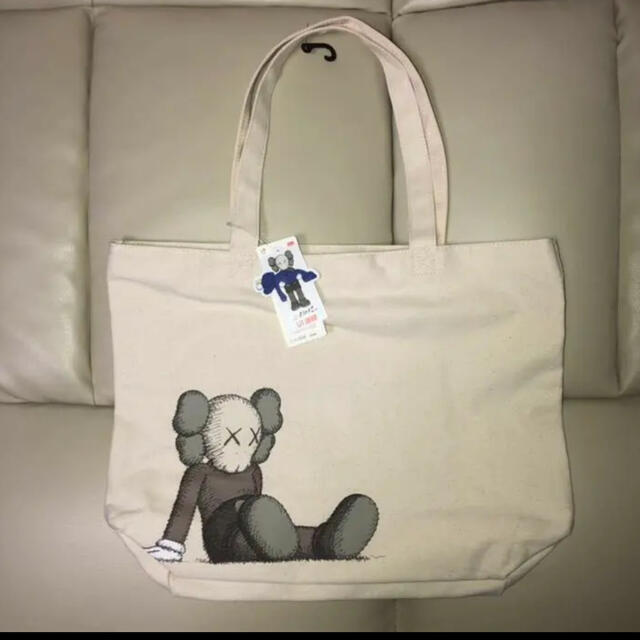 kaws holiday japan herschel 寝袋 トート アウトドア|コット kaws holiday japan herschel 寝袋 トート アウトドア|コット