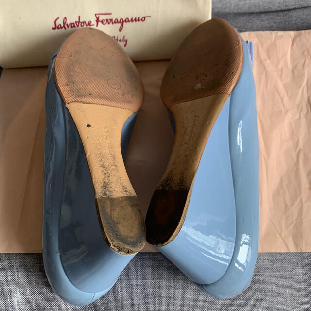 Salvatore Ferragamo(サルヴァトーレフェラガモ)の(rizaburo様専用です)フェラガモ    パテント　パンプス  VARA  レディースの靴/シューズ(ハイヒール/パンプス)の商品写真