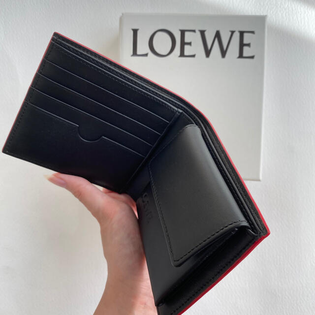 LOEWE(ロエベ)のラスト１【新品】LOEWE ロエベ アナグラムロゴ 二つ折り財布 ベージュ メンズのファッション小物(折り財布)の商品写真