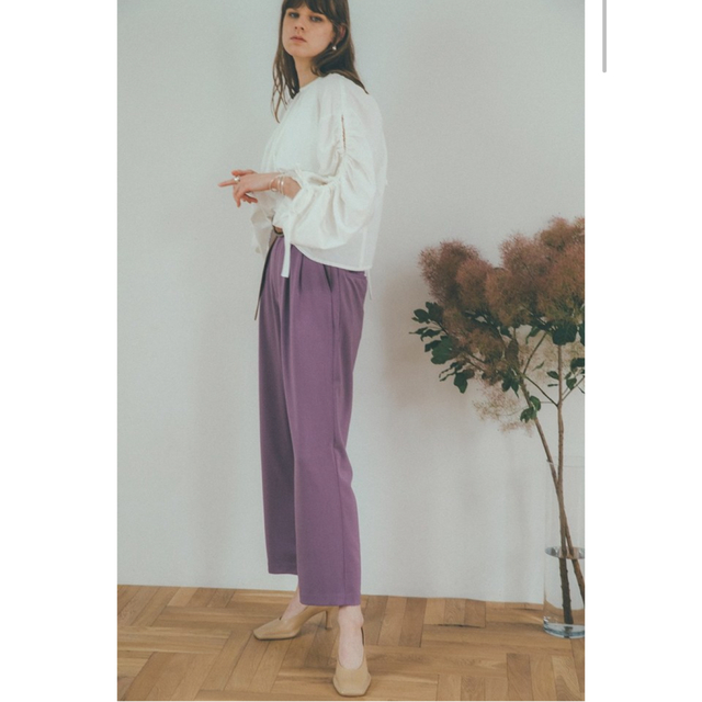 CLANE /BASIC TUCK PANTS パープル レディースのパンツ(カジュアルパンツ)の商品写真